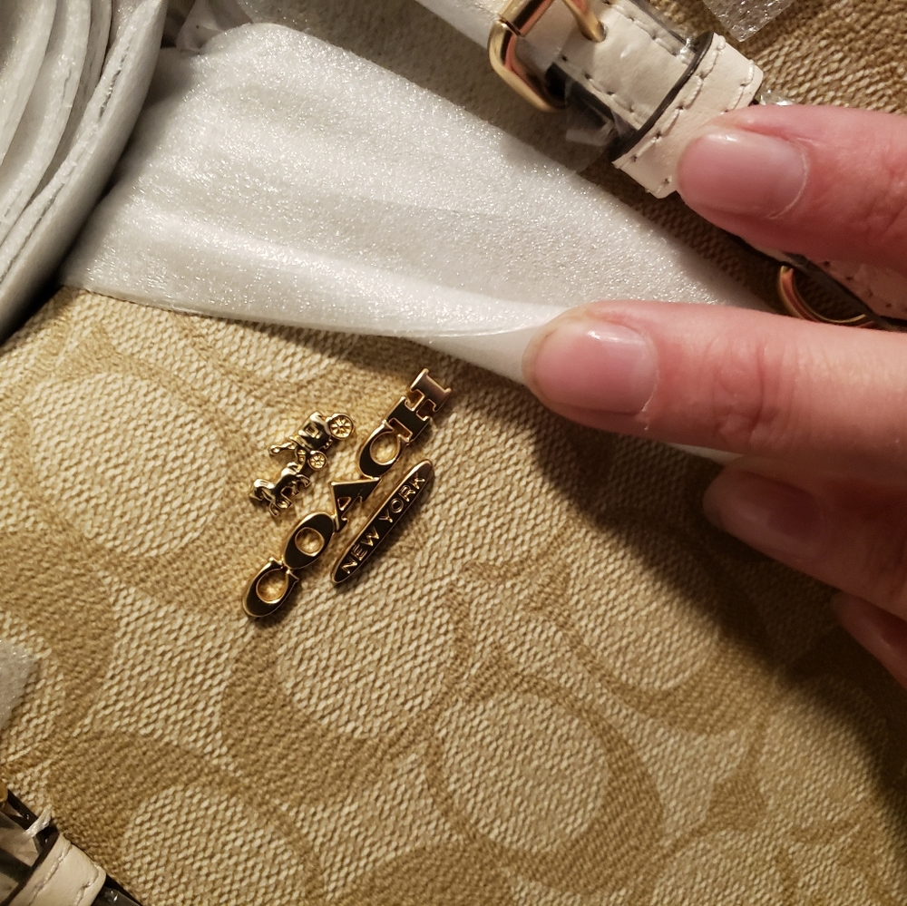 Coach purse - Picture 4 of 11